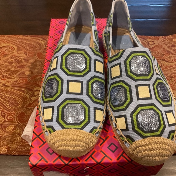 Tory Burch Cecily Embellished Espadrille, light chambray , BNIB, size 6.5,
